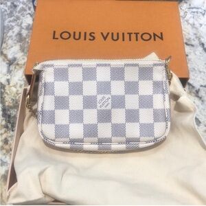 Louis Vuitton White and Gray Checkered Women's Bag